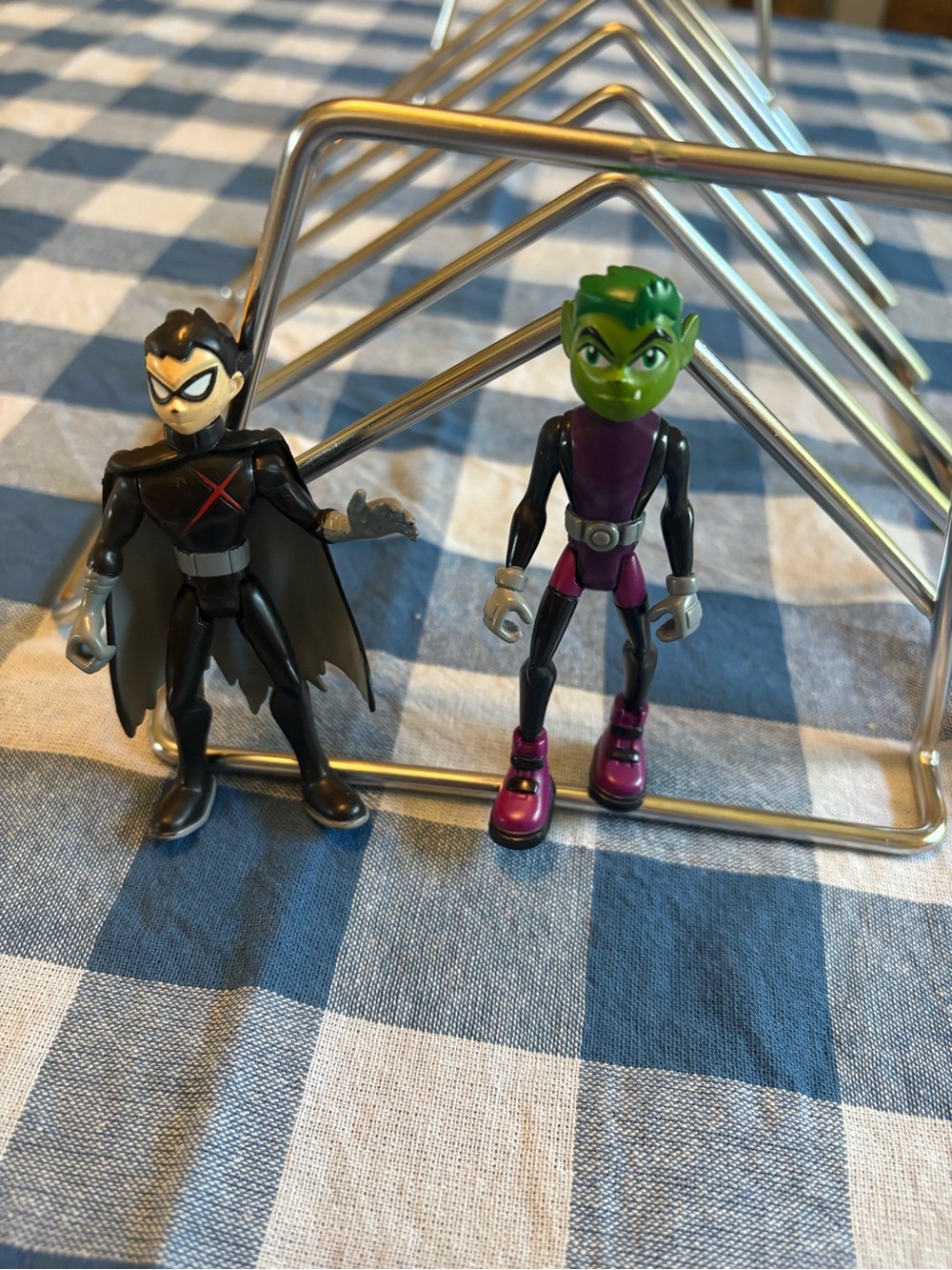 3-4in Beast boy and Robin Red X suit